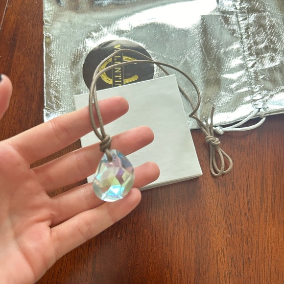 NEW IRIDESCENT GEM WITH BROWN LEATHER NECKLACE - Picture 2 of 3